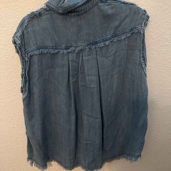NWT Easel Dark Denim Wash Sleeveless Button Down Shirt -Sunny Days Frayed-small - Picture 3 of 7